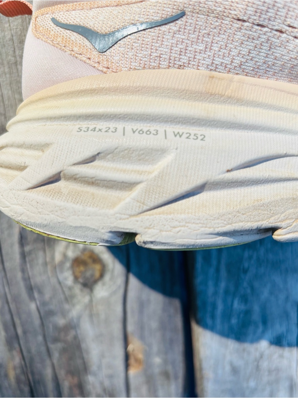 Hoka One One Bondi 8 Women's cream vanilla Running Shoes with Navy Logo size 7B - Picture 12 of 13